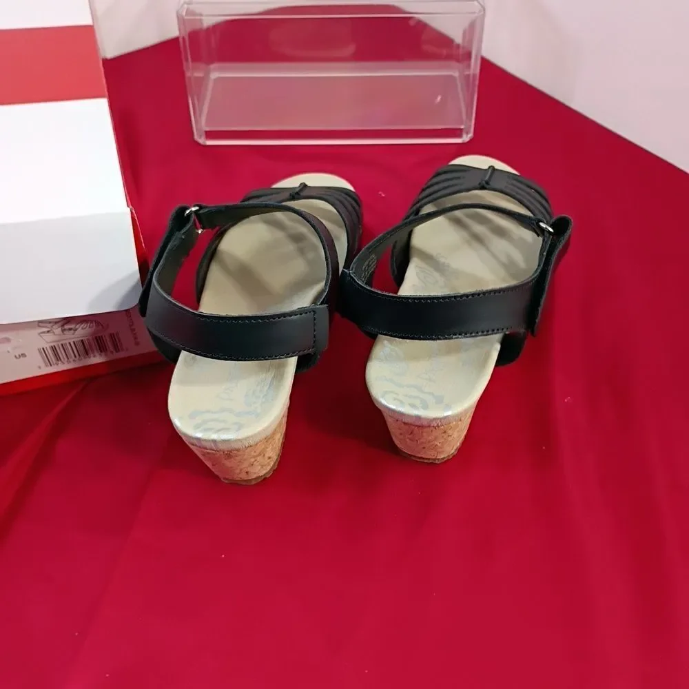 Propet Women's SZ 6W Black Leather Strappy Open Toe Wedge Sandals New With Box.